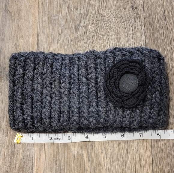 Sweater Headwear with floral accent - Picture 3 of 4